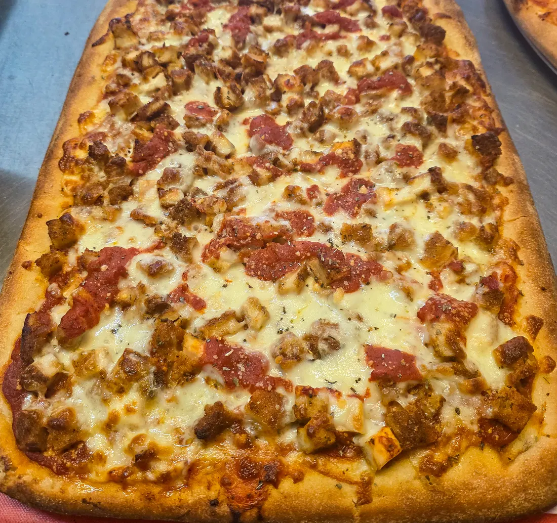 A grandma-style pie with chicken and pepperoni